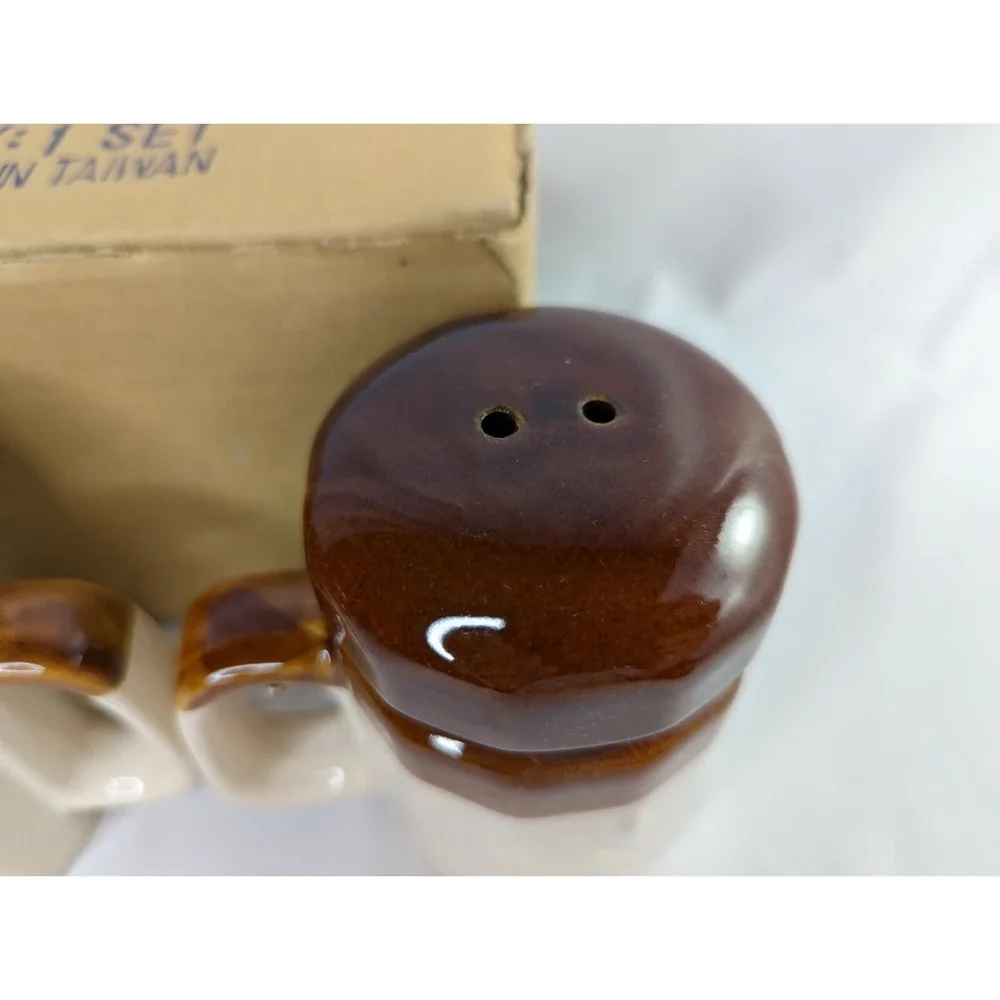 Vintage‎ Salt Pepper Shaker Set 5 Inch Taiwan Two Tone